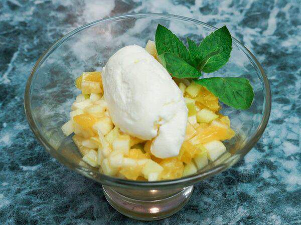 Бутик вкусной еды - Фруктовый салат с мороженым