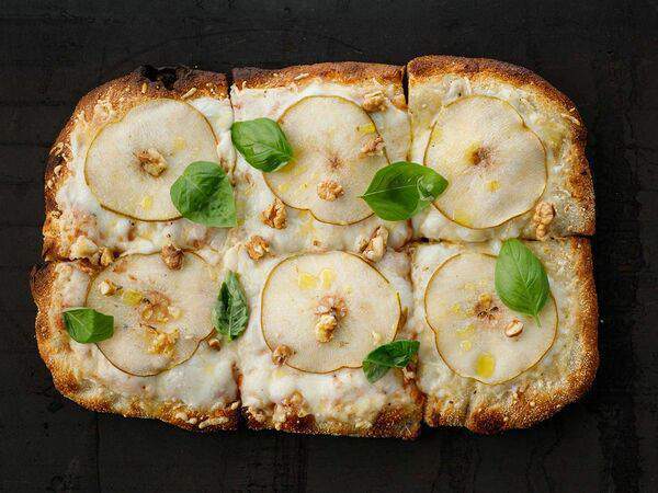 Рис - Римская пицца Четыре сыра с грушей