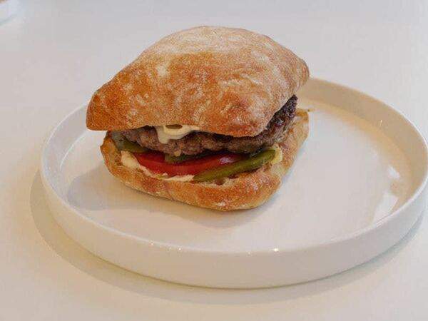 Lobby Street Food - Бургер с говяжьей котлетой