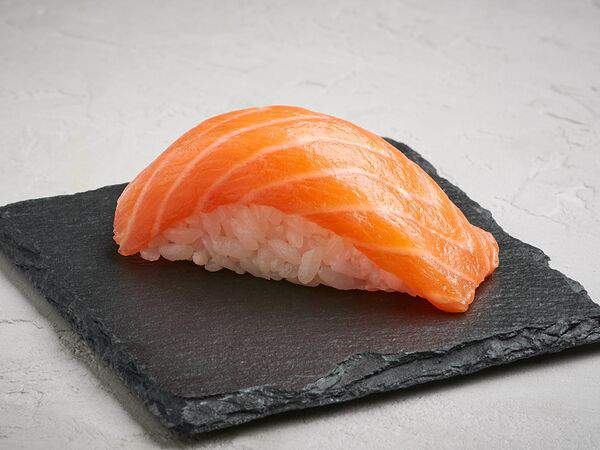 СушиСет - Суши с лососем