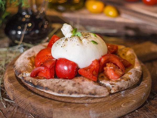 Сыроварня - Фокачча с бурратой и томатами