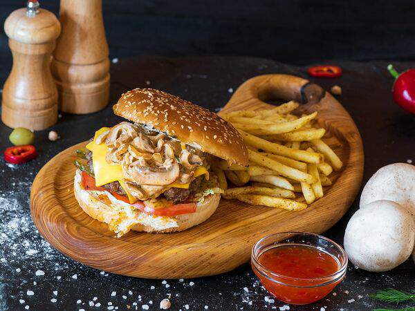 Merhaba - Бургер с котлетой из говядины и грибами