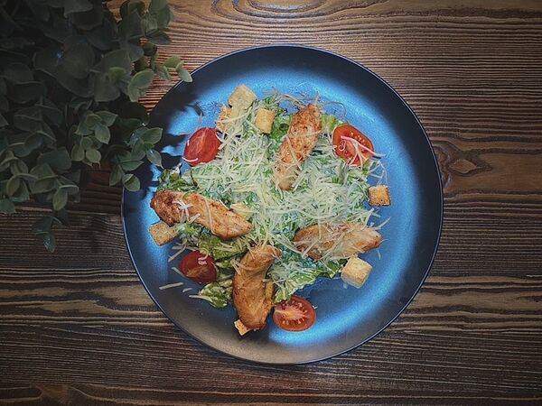 Шашлычный Двор - Салат Цезарь с курицей
