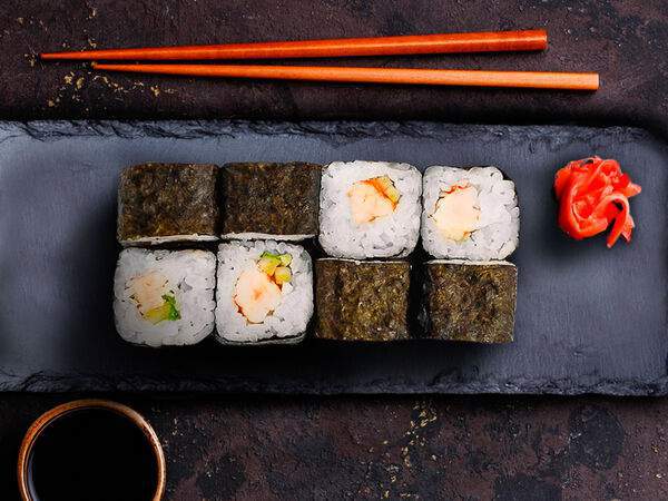 Redwok - Ролл с креветкой и салатиком