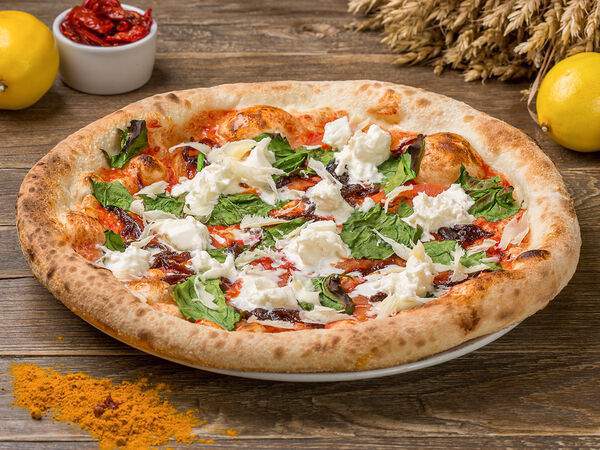 Donna Olivia - Пицца Буратта и шпинат