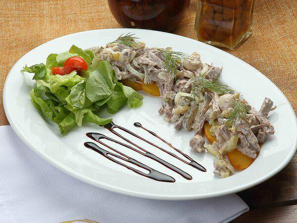 Бирхаус - Салат с мякотью кабана и картофелем