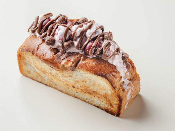 The Bun - Вишня с шоколадно-ореховой пастой