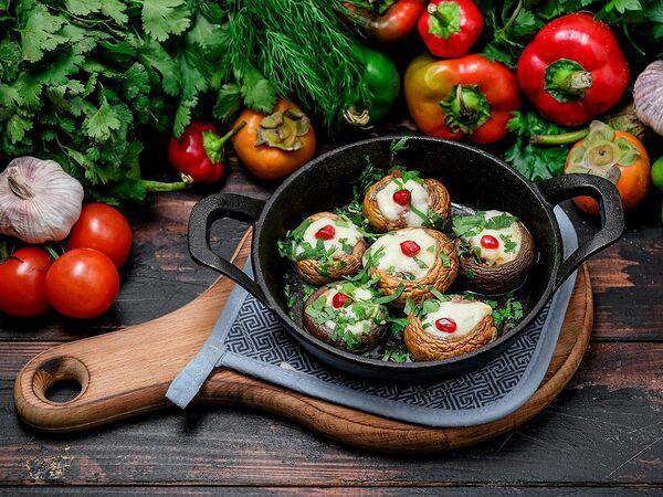Джани Ресторани - Шампиньоны запеченные с сыром сулугуни