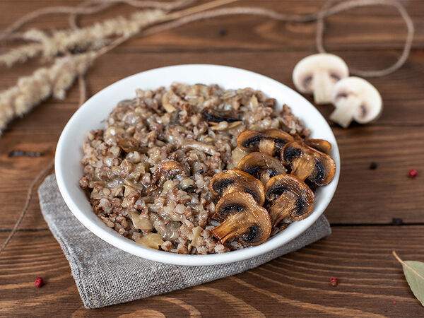 Пекарня-пироговая Пироги - Каша гречневая с шампиньонами и соусом из белых грибов