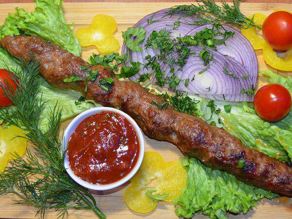 Вдали от жен - Люля-кебаб из говядины на мангале