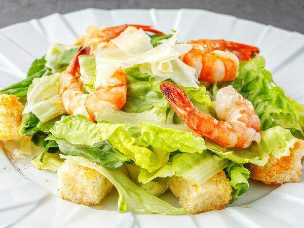 Steak & fish house El Chico - Салат Цезарь с королевскими креветками