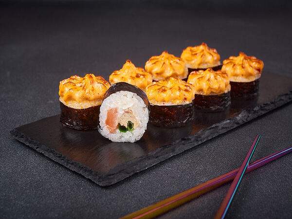 СушиСет - Ролл запеченный острый с лососем