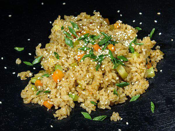 Sushi Life - Чесночный рис с овощами