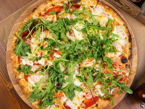 Praslin - Пицца с креветками и руколой