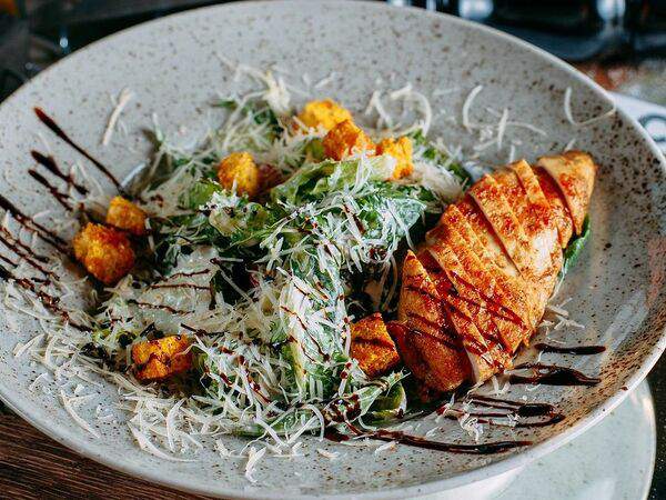 Сахара не надо - Салат Цезарь с куриным филе