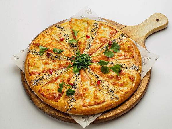 Кинза - Хачапури с копченым сыром сулугуни