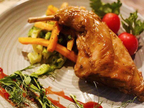 Broadway - Кролик томленый в соусе демиглас