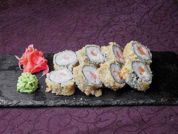 Аура - Горячий ролл с лососем