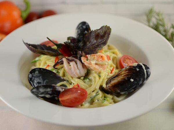 Kontrast gusto - Паста с морепродуктами в сливочном соусе