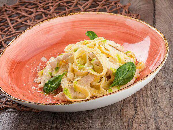 Челси паб - Паста с куриным филе