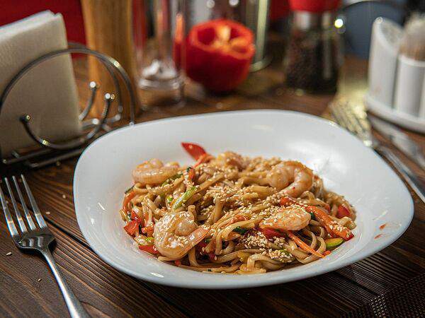 Bizon Grill Café - Лапша или рис с креветками и овощами