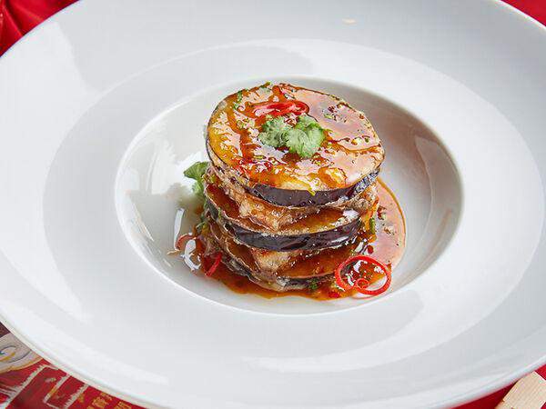 Китайская грамота - Хрустящий угорь с баклажаном в чесночном соусе