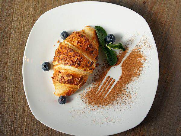 Hofo - Круассан с миндальным кремом