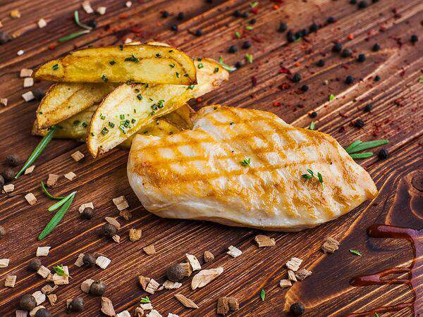 Aura Verdant Restaurant - Филе цыпленка с картофельными дольками