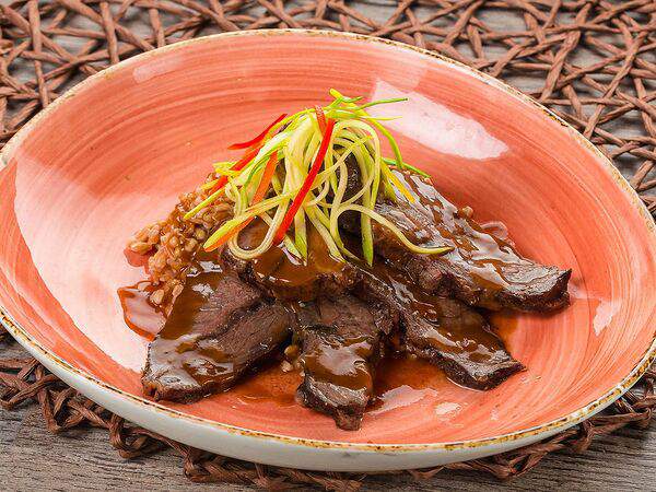 Челси паб - Телячьи щечки с полбой