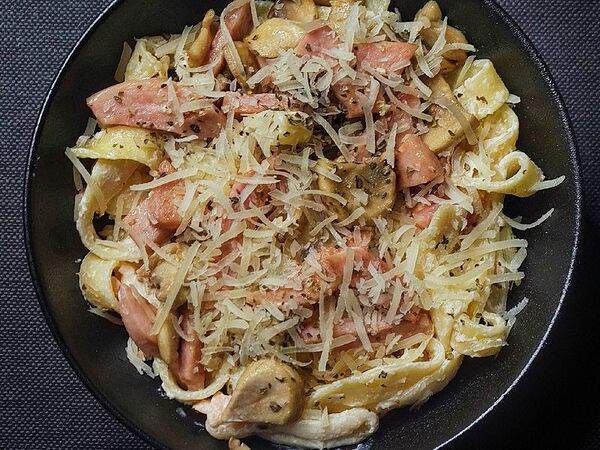 Sushi stories - Паста с ветчиной и грибами