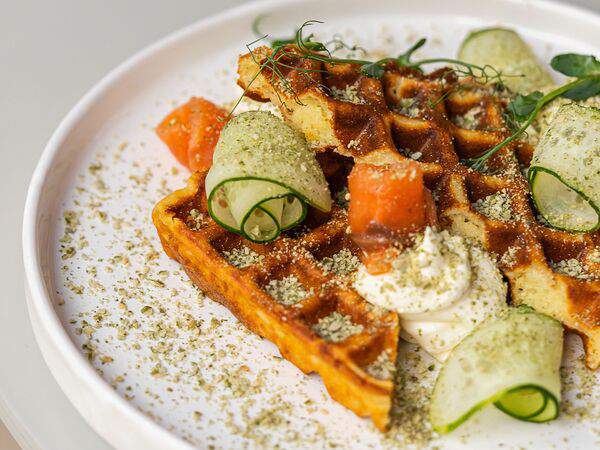 Zanoza Open Bar - Вафли с пармезаном и лососем