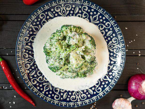 Миндаль - Брокколи в сливочном соусе