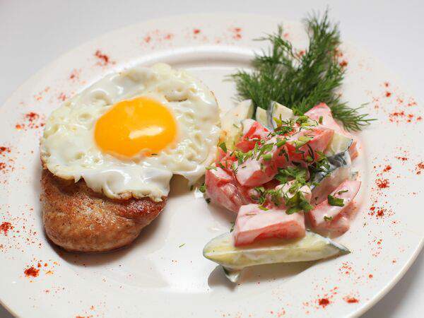 Черная Кошка - Стейк из свинины со свежими овощами