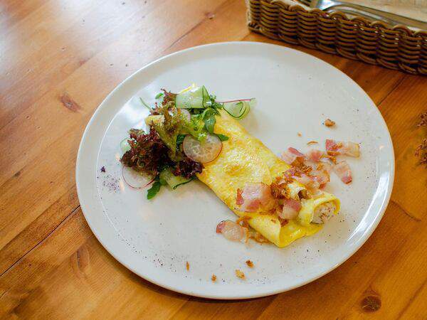 Кафе-пекарня Бенье - Французский омлет с беконом и грибами