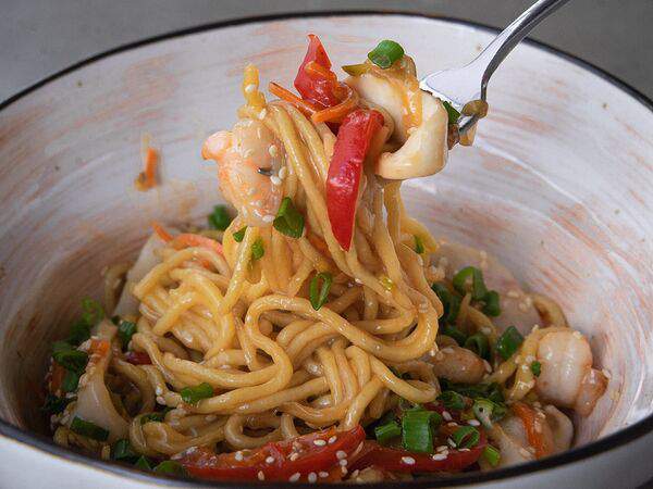 Огонёк - Wok с креветкой и кальмаром
