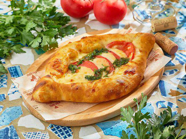 Квеври - Хачапури с томатами и сыром Сулугуни