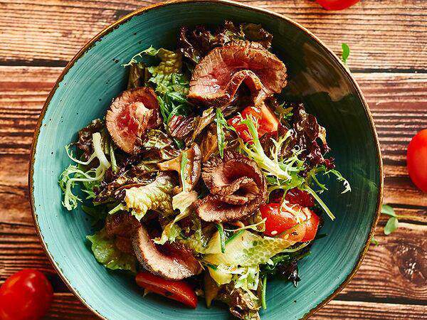 Chocolate - Салат с маринованным мясным ростбифом