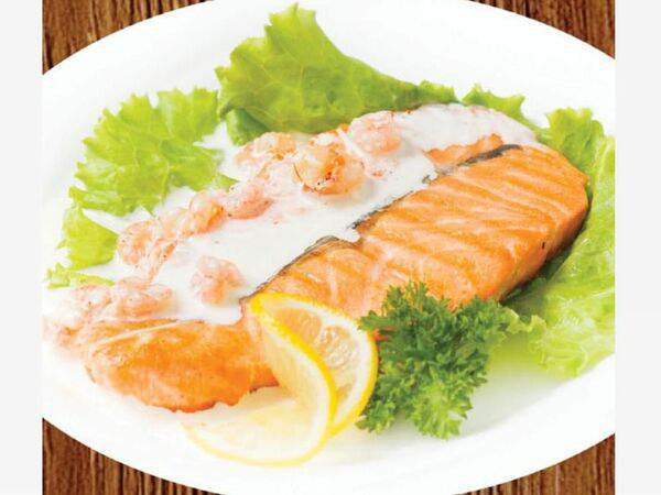 Империя - Стейк из семги под соусом