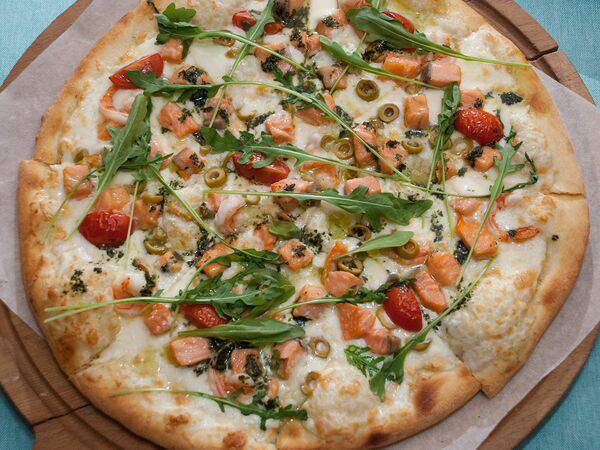 Акварель - Пицца с лососем и креветками