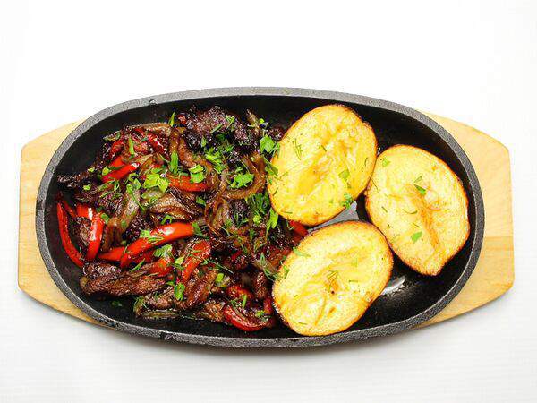 Гости - Говядина на сковороде