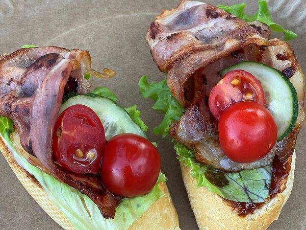 Ежевика - Брускетта с беконом