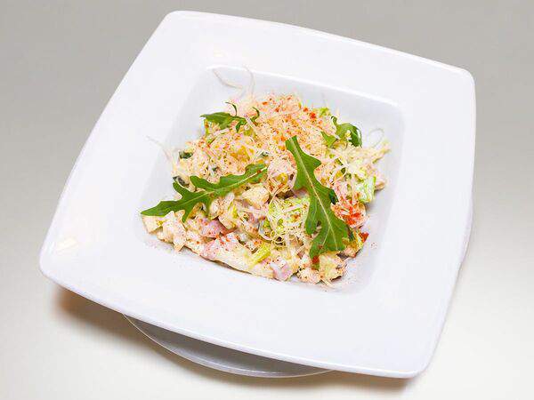 Mamma mia - Салат с цыпленком и ветчиной