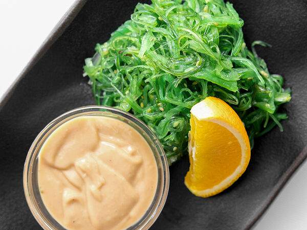 Причал - Салат из морских водорослей Кайсо с соусом Гамадари