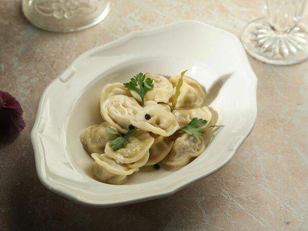 Ресторан 1991 - Пельмени из двух видов мяса со сметаной