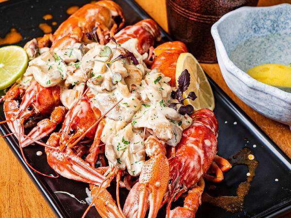 Гости рестопаб - Жареные трюфельные с вешенками и белыми грибами