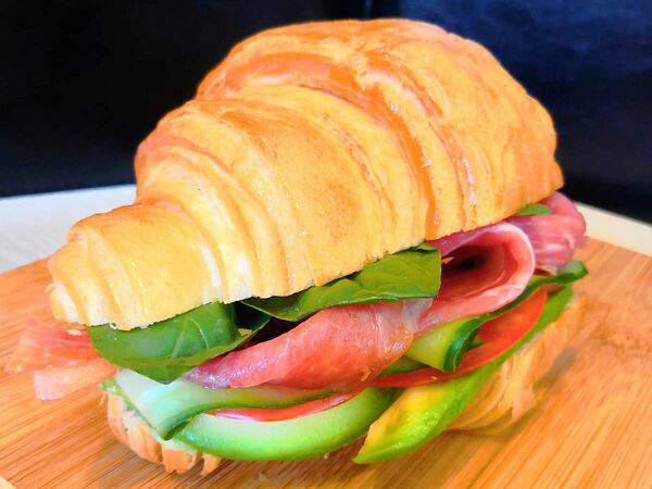 Суши & Пицца Красти & Крабс - Круассан с лососем