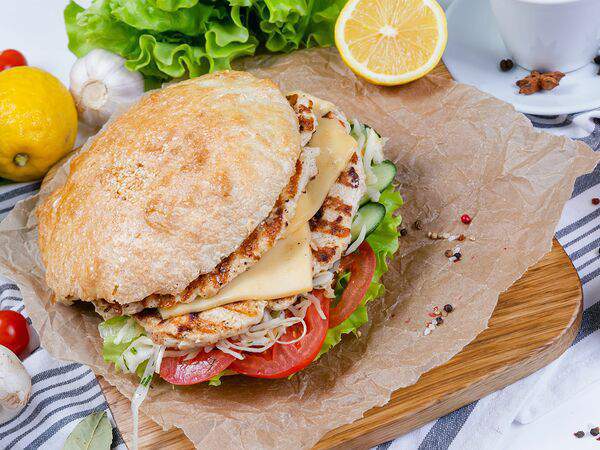 Югославия гриль - Мега Сэндвич плескавица куриная двойная с сыром