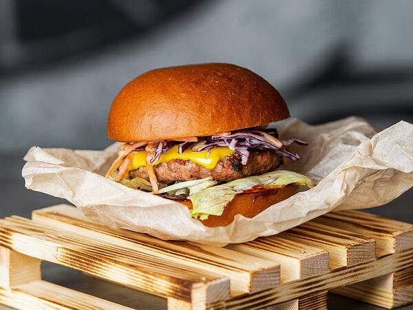 Kotleta bar - Бургер С уткой и соусом хой син