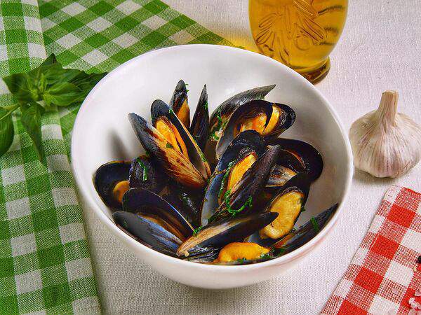 Burrata - Соте из мидий с петрушкой и базиликом