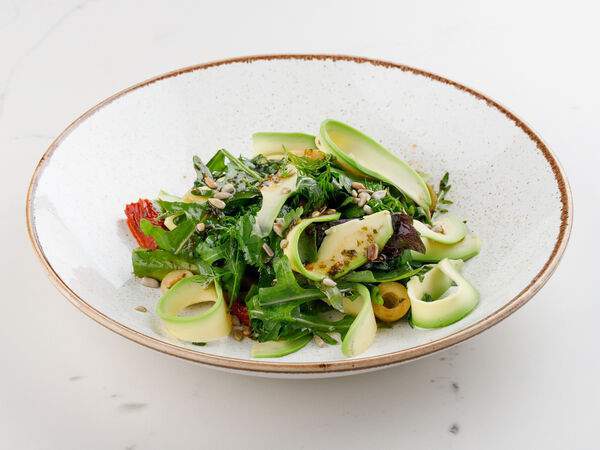 Гаврош - Зеленый салат с авокадо и спаржей